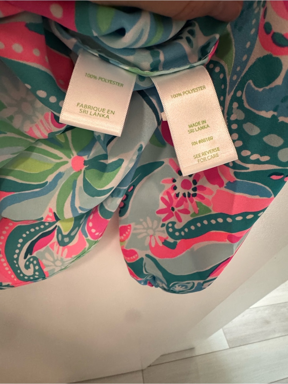 Lily Pulitzer Wo Marvelle Floral Satin Blouse Pink/turquiose Size Large - Picture 4 of 5
